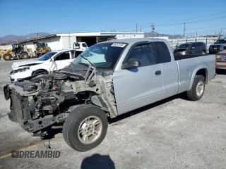 2002 Dodge Dakota Sport z VIN 1B7GL32X02S643294, wystawiony jako Copart lot #68203165 z przebiegiem 189 431 mil mil oraz Szkoda całkowita • Salvage title. Historia ofert i sprzedaży dostępna na DreamBid. Obrazek 1.