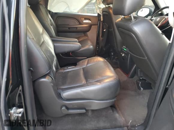 ✅ 2013 Cadillac Escalade ESV Platinum Edition • VIN: 1GYS3KEF2DR120385 • Лот: 81648414. Опубликован ранее на Copart с пробегом 142 685 миль. Бесплатный доступ к архиву аукционных продаж из США и подробный отчёт об истории автомобиля на DreamBid. Изображение 11.