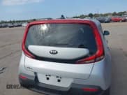 ✅ 2020 Kia Soul LX • VIN: KNDJ23AU1L7017273 • Lot: 43512083. Wystawiony na IAAI z przebiegiem 113 449 mil. Bezpłatny archiwum sprzedaży aukcyjnych z USA i szczegółowy raport historii pojazdu na DreamBid. Zdjęcie 17.