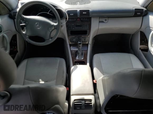 ✅ 2002 Mercedes-Benz C 230/260/280/320 • VIN: WDBRF61JX2F179680 • Лот: 71667105. Опубликован ранее на Copart с пробегом 171 431 миль. Бесплатный доступ к архиву аукционных продаж из США и подробный отчёт об истории автомобиля на DreamBid. Изображение 8.