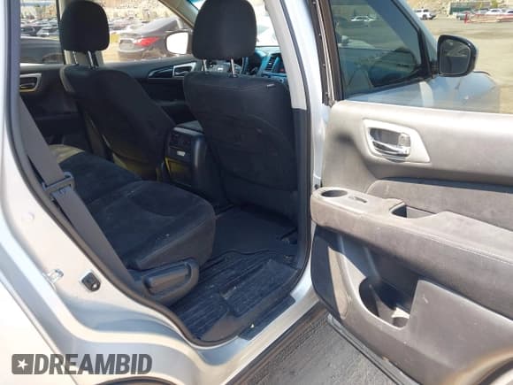 ✅ 2014 Nissan Pathfinder S • VIN: 5N1AR2MMXEC663371 • Lot: 42422226. Wystawiony na IAAI z przebiegiem 141 844 mil. Bezpłatny archiwum sprzedaży aukcyjnych z USA i szczegółowy raport historii pojazdu na DreamBid. Zdjęcie 8.