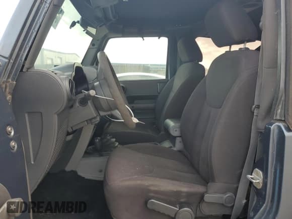 ✅ 2008 Jeep Wrangler X • VIN: 1J4FA24158L617100 • Lot: 84772785. Wystawiony na Copart z przebiegiem 124 114 mil. Bezpłatny archiwum sprzedaży aukcyjnych z USA i szczegółowy raport historii pojazdu na DreamBid. Zdjęcie 7.