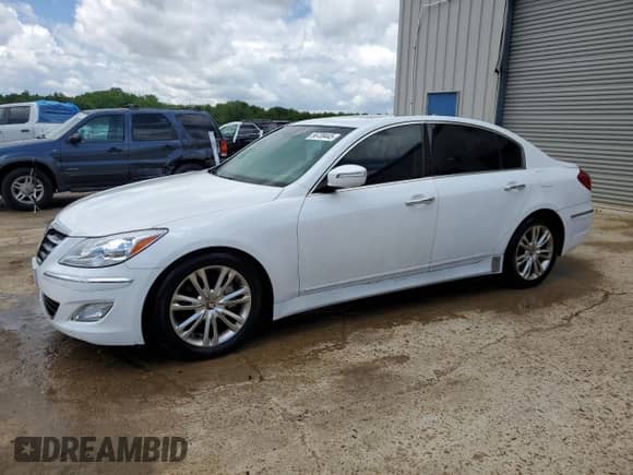 2013 Hyundai Genesis 3.8L z VIN KMHGC4DD1DU258273, wystawiony jako Copart lot #56738445 z przebiegiem 124 843 mil mil oraz Szkoda całkowita • Salvage title. Historia ofert i sprzedaży dostępna na DreamBid. Obrazek 1.