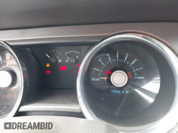 ✅ 2012 Ford Mustang Premium • VIN: 1ZVBP8AM9C5288013 • Lot: 42619141. Wystawiony na IAAI z przebiegiem 77 596 mil. Bezpłatny archiwum sprzedaży aukcyjnych z USA i szczegółowy raport historii pojazdu na DreamBid. Zdjęcie 7.