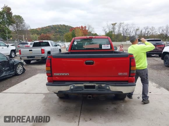 ✅ 2007 GMC Sierra 1500 Work Truck • VIN: 1GTEK14V67Z100721 • Лот: 43492368. Опубликован ранее на IAAI с пробегом 108 039 миль. Бесплатный доступ к архиву аукционных продаж из США и подробный отчёт об истории автомобиля на DreamBid. Изображение 17.