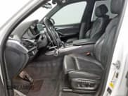 ✅ 2018 BMW X5 xDrive50i • VIN: 5UXKR6C50J0U15456 • Лот: 72103535. Опубликован ранее на Copart с пробегом 116 987 миль. Бесплатный доступ к архиву аукционных продаж из США и подробный отчёт об истории автомобиля на DreamBid. Изображение 7.