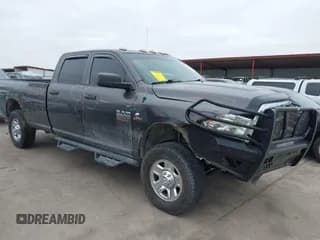 ✅ 2018 Ram 2500 Tradesman • VIN: 3C6UR5HL5JG166828 • Lot: 41611085. Wystawiony na IAAI z przebiegiem 151 716 mil. Bezpłatny archiwum sprzedaży aukcyjnych z USA i szczegółowy raport historii pojazdu na DreamBid. Zdjęcie 1.