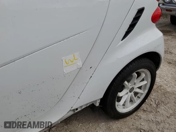 ✅ 2013 Smart fortwo Pure • VIN: WMEEJ3BA3DK649796 • Lot: 75279404. Wystawiony na Copart z przebiegiem Nie podano. Bezpłatny archiwum sprzedaży aukcyjnych z USA i szczegółowy raport historii pojazdu na DreamBid. Zdjęcie 12.