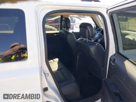 ✅ 2016 Jeep Patriot High Altitude • VIN: 1C4NJPFA5GD548669 • Lot: 43591348. Wystawiony na IAAI z przebiegiem 112 011 mil. Bezpłatny archiwum sprzedaży aukcyjnych z USA i szczegółowy raport historii pojazdu na DreamBid. Zdjęcie 8.