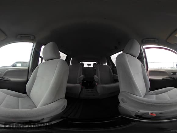 ✅ 2016 Toyota Sienna LE • VIN: 5TDKK3DC9GS728500 • Lot: 43289979. Wystawiony na IAAI z przebiegiem 228 076 mil. Bezpłatny archiwum sprzedaży aukcyjnych z USA i szczegółowy raport historii pojazdu na DreamBid. Zdjęcie 18.