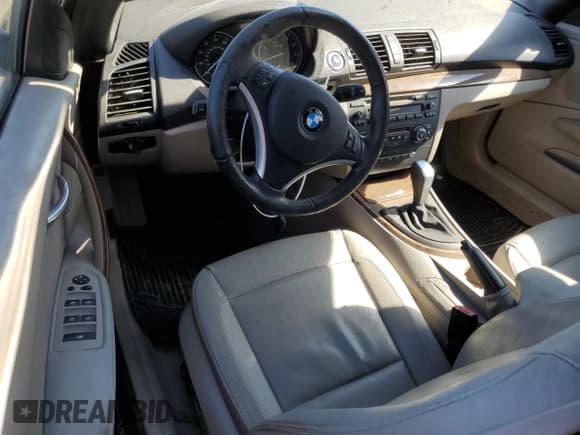 ✅ 2009 BMW 1 Series 135i • VIN: WBAUN93509VK40922 • Лот: 79446454. Опубликован ранее на Copart с пробегом 107 083 миль. Бесплатный доступ к архиву аукционных продаж из США и подробный отчёт об истории автомобиля на DreamBid. Изображение 8.