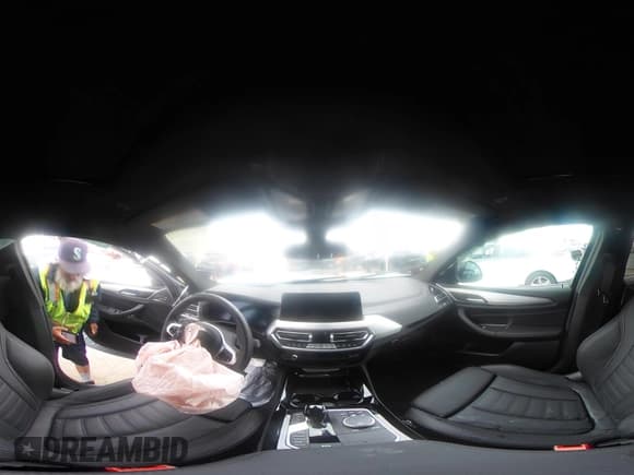 ✅ 2025 BMW X4 xDrive30i • VIN: 5UX33DT07S9X69129 • Lot: 42431922. Listed on IAAI with 4,234 mi. Free auction sales archive from the USA and detailed vehicle history report at DreamBid. Image 17.