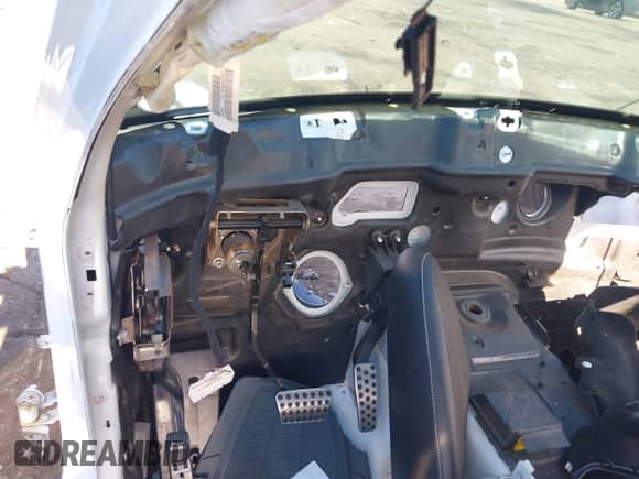 2015 Dodge Charger SRT Hellcat z VIN 2C3CDXL9XFH787696, wystawiony jako IAAI lot #40819273 z przebiegiem Nie podano mil oraz . Historia ofert i sprzedaży dostępna na DreamBid. Obrazek 7.