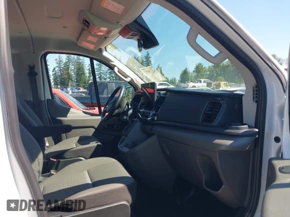 ✅ 2024 Ford Transit Passenger XL • VIN: 1FBAX2Y88RKA11307 • Lot: 42620775. Wystawiony na IAAI z przebiegiem 13 624 mil. Bezpłatny archiwum sprzedaży aukcyjnych z USA i szczegółowy raport historii pojazdu na DreamBid. Zdjęcie 5.