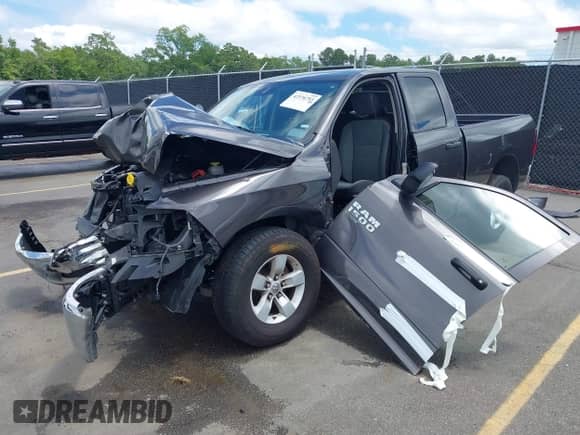 2024 Ram 1500 SLT z VIN 1C6RR6GG9RS135957, wystawiony jako IAAI lot #42376753 z przebiegiem 28 240 mil mil oraz . Historia ofert i sprzedaży dostępna na DreamBid. Obrazek 16.