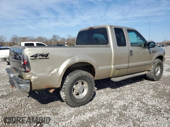 ✅ 2000 Ford F-250 XL • VIN: 1FTNX21S0YED56024 • Lot: 42188235. Listed on Copart with 303,331 mi. Free auction sales archive from the USA and detailed vehicle history report at DreamBid. Image 3.