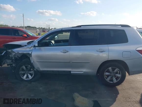 ✅ 2010 Toyota Highlander • VIN: 5TDZA3EH9AS001022 • Lot: 43753726. Listed on IAAI with 298,166 mi. Free auction sales archive from the USA and detailed vehicle history report at DreamBid. Image 15.