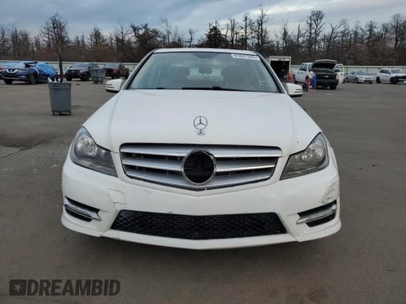 ✅ 2013 Mercedes-Benz C 250 Sport • VIN: WDDGF4HB4DR296819 • Lot: 91027355. Wystawiony na Copart z przebiegiem 65 670 mil. Bezpłatny archiwum sprzedaży aukcyjnych z USA i szczegółowy raport historii pojazdu na DreamBid. Zdjęcie 5.