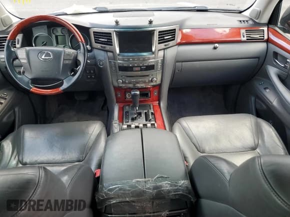 ✅ 2008 Lexus LX 570 • VIN: JTJHY00W984001648 • Lot: 80642874. Listed on Copart with 316,605 mi. Free auction sales archive from the USA and detailed vehicle history report at DreamBid. Image 8.
