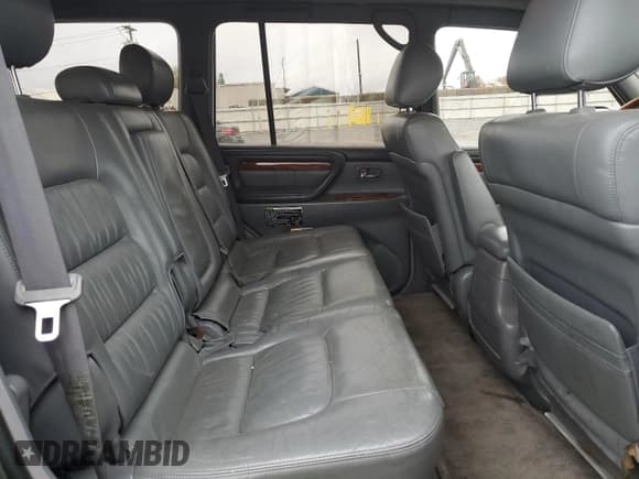 ✅ 2002 Lexus LX 470 • VIN: JTJHT00W023523130 • Лот: 90780255. Опубликован ранее на Copart с пробегом 186 676 миль. Бесплатный доступ к архиву аукционных продаж из США и подробный отчёт об истории автомобиля на DreamBid. Изображение 11.