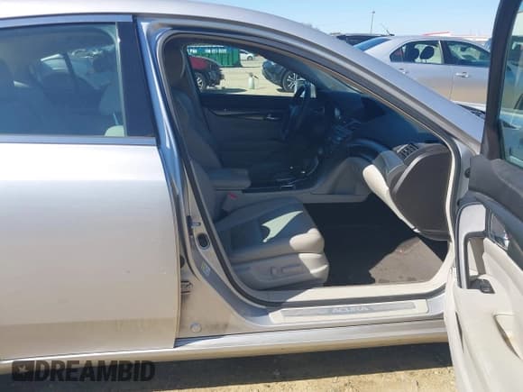 ✅ 2013 Acura TL Technology • VIN: 19UUA8F51DA017133 • Lot: 43513795. Listed on IAAI with 128,163 mi. Free auction sales archive from the USA and detailed vehicle history report at DreamBid. Image 5.