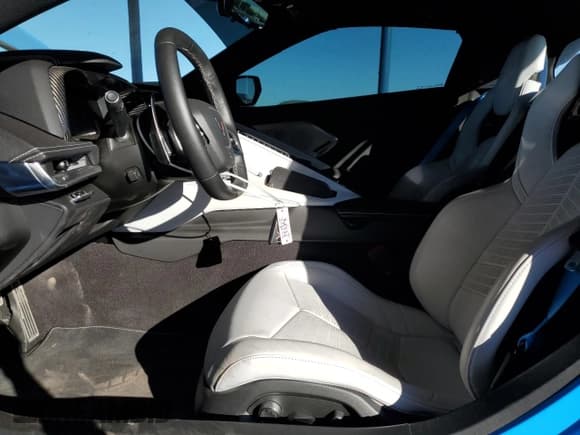 ✅ 2023 Chevrolet Corvette 2LT • VIN: 1G1YB2D47P5109597 • Lot: 91311295. Wystawiony na Copart z przebiegiem 9 665 mil. Bezpłatny archiwum sprzedaży aukcyjnych z USA i szczegółowy raport historii pojazdu na DreamBid. Zdjęcie 8.