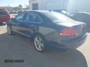 ✅ 2015 Volkswagen Passat SE • VIN: 1VWBV7A33FC072939 • Lot: 43613198. Wystawiony na IAAI z przebiegiem 136 683 mil. Bezpłatny archiwum sprzedaży aukcyjnych z USA i szczegółowy raport historii pojazdu na DreamBid. Zdjęcie 3.