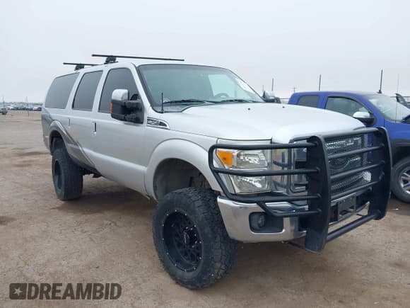 ✅ 2001 Ford Excursion XLT • VIN: 1FMNU41S51EB17641 • Lot: 42420753. Wystawiony na IAAI z przebiegiem 218 460 mil. Bezpłatny archiwum sprzedaży aukcyjnych z USA i szczegółowy raport historii pojazdu na DreamBid. Zdjęcie 1.