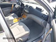 ✅ 2008 Toyota Highlander • VIN: JTEEW41AX82008556 • Лот: 41409295. Опубликован ранее на IAAI с пробегом 201 687 миль. Бесплатный доступ к архиву аукционных продаж из США и подробный отчёт об истории автомобиля на DreamBid. Изображение 5.