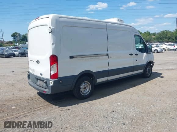 ✅ 2017 Ford Transit • VIN: 1FTBW2CM0HKA44243 • Lot: 42954152. Wystawiony na IAAI z przebiegiem 108 626 mil. Bezpłatny archiwum sprzedaży aukcyjnych z USA i szczegółowy raport historii pojazdu na DreamBid. Zdjęcie 4.