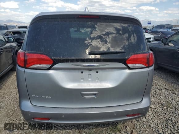 ✅ 2018 Chrysler Pacifica LX • VIN: 2C4RC1CG6JR171288 • Lot: 65256395. Listed on Copart with 84,476 mi. Free auction sales archive from the USA and detailed vehicle history report at DreamBid. Image 6.