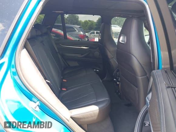 ✅ 2017 BMW X5 M • VIN: 5YMKT6C31H0X20466 • Lot: 42828010. Wystawiony na IAAI z przebiegiem 78 072 mil. Bezpłatny archiwum sprzedaży aukcyjnych z USA i szczegółowy raport historii pojazdu na DreamBid. Zdjęcie 8.