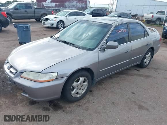 2000 Honda Accord EX с VIN 1HGCG1657YA079580, выставлен на аукционе IAAI как лот 42614740 с пробегом 211 481 миль миль и . История ставок и продаж доступна на DreamBid. Изображение 2.