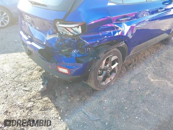 ✅ 2024 Hyundai Venue SEL • VIN: KMHRC8A31RU305739 • Lot: 41577994. Listed on IAAI with 11,756 mi. Free auction sales archive from the USA and detailed vehicle history report at DreamBid. Image 18.