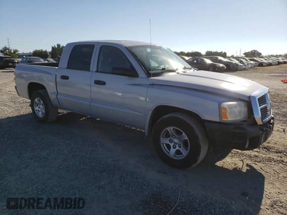 2005 Dodge Dakota SLT с VIN 1D7HE48N25S218888, выставлен на аукционе Copart как лот 64266065 с пробегом 167 867 миль миль и Списание • Salvage title. История ставок и продаж доступна на DreamBid. Изображение 4.