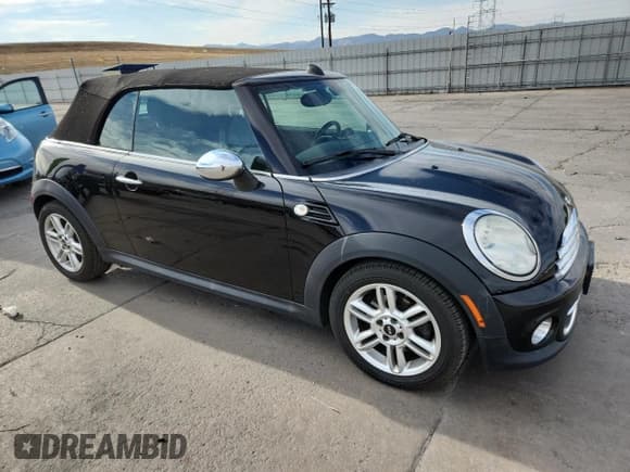 ✅ 2011 MINI Convertible • VIN: WMWZN3C52BTZ89323 • Lot: 91351885. Wystawiony na Copart z przebiegiem 76 663 mil. Bezpłatny archiwum sprzedaży aukcyjnych z USA i szczegółowy raport historii pojazdu na DreamBid. Zdjęcie 4.