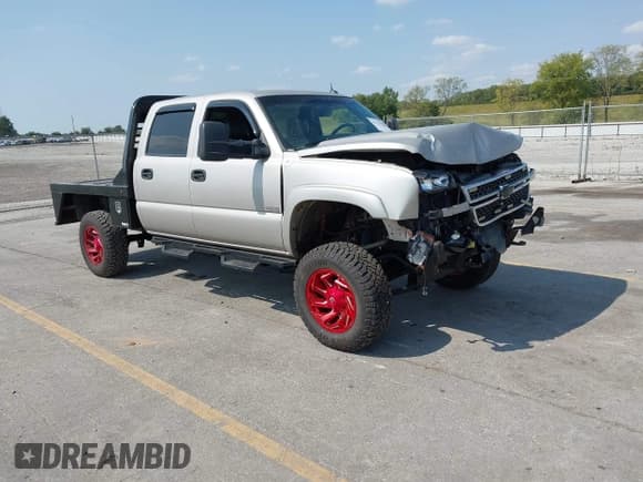 ✅ 2005 Chevrolet Silverado 2500HD Work Truck • VIN: 1GCHK23235F803038 • Lot: 43192366. Wystawiony na IAAI z przebiegiem 266 626 mil. Bezpłatny archiwum sprzedaży aukcyjnych z USA i szczegółowy raport historii pojazdu na DreamBid. Zdjęcie 1.