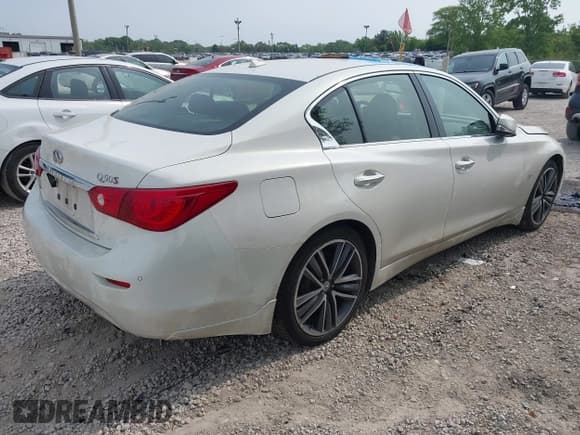 ✅ 2015 Infiniti Q50 Premium • VIN: JN1BV7AR2FM418418 • Lot: 42406682. Wystawiony na IAAI z przebiegiem 104 236 mil. Bezpłatny archiwum sprzedaży aukcyjnych z USA i szczegółowy raport historii pojazdu na DreamBid. Zdjęcie 4.