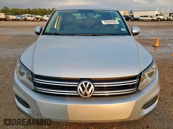 ✅ 2014 Volkswagen Tiguan S • VIN: WVGAV3AX5EW539913 • Лот: 90264585. Опубликован ранее на Copart с пробегом 121 465 миль. Бесплатный доступ к архиву аукционных продаж из США и подробный отчёт об истории автомобиля на DreamBid. Изображение 5.
