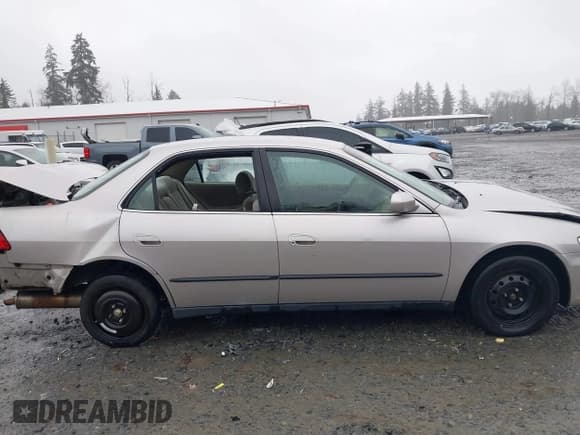 ✅ 1998 Honda Accord LX • VIN: 1HGCG5645WA033628 • Лот: 43864348. Опубликован ранее на IAAI с пробегом 226 932 миль. Бесплатный доступ к архиву аукционных продаж из США и подробный отчёт об истории автомобиля на DreamBid. Изображение 14.