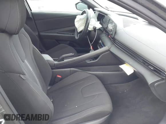 2025 Hyundai Elantra SEL Sport with VIN KMHLM4DG2SU955860, listed as a IAAI auction lot 43317517 with 8,756 mi miles and . Bid and sale history available at DreamBid. Image 5.