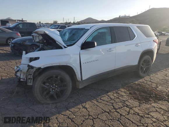 ✅ 2021 Chevrolet Traverse LS • VIN: 1GNERFKW1MJ175851 • Lot: 89685725. Wystawiony na Copart z przebiegiem 83 124 mil. Bezpłatny archiwum sprzedaży aukcyjnych z USA i szczegółowy raport historii pojazdu na DreamBid. Zdjęcie 1.