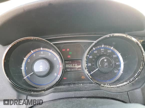 2013 Hyundai Sonata GLS z VIN 5NPEB4AC2DH605386, wystawiony jako Copart lot #82720875 z przebiegiem 162 270 mil mil oraz Czysty tytuł • Clean title. Historia ofert i sprzedaży dostępna na DreamBid. Obrazek 9.