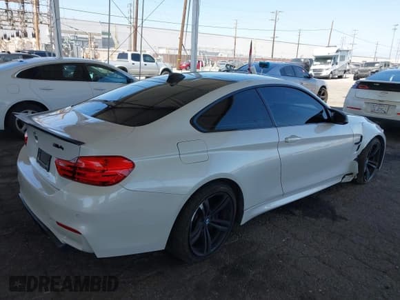 ✅ 2015 BMW M4 • VIN: WBS3R9C59FK329879 • Lot: 42270126. Listed on IAAI with 82,221 mi. Free auction sales archive from the USA and detailed vehicle history report at DreamBid. Image 4.