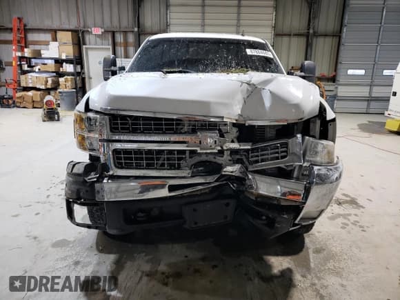 ✅ 2007 Chevrolet Silverado 2500HD 2LT • VIN: 1GCHK29647E507044 • Lot: 87884685. Wystawiony na Copart z przebiegiem Nie podano. Bezpłatny archiwum sprzedaży aukcyjnych z USA i szczegółowy raport historii pojazdu na DreamBid. Zdjęcie 5.