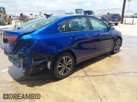 ✅ 2023 Kia Forte LXS • VIN: 3KPF24AD4PE683562 • Lot: 42320002. Wystawiony na IAAI z przebiegiem 29 095 mil. Bezpłatny archiwum sprzedaży aukcyjnych z USA i szczegółowy raport historii pojazdu na DreamBid. Zdjęcie 4.