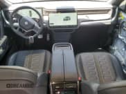 ✅ 2024 Rivian R1S Adventure • VIN: 7PDSGBBA3RN038417 • Лот: 60934775. Опубликован ранее на Copart с пробегом 22 772 миль. Бесплатный доступ к архиву аукционных продаж из США и подробный отчёт об истории автомобиля на DreamBid. Изображение 8.