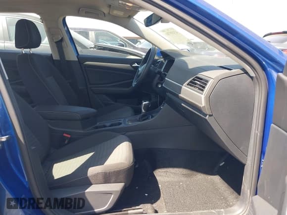 ✅ 2024 Volkswagen Jetta S • VIN: 3VW5M7BU4RM066898 • Lot: 43109701. Wystawiony na IAAI z przebiegiem 18 550 mil. Bezpłatny archiwum sprzedaży aukcyjnych z USA i szczegółowy raport historii pojazdu na DreamBid. Zdjęcie 5.