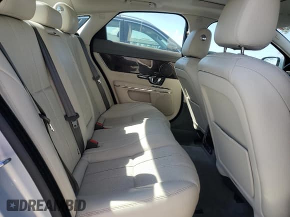 ✅ 2014 Jaguar XJ • VIN: SAJWA1CZ4E8V71167 • Лот: 43994545. Опубликован ранее на Copart с пробегом 69 682 миль. Бесплатный доступ к архиву аукционных продаж из США и подробный отчёт об истории автомобиля на DreamBid. Изображение 10.