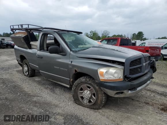 ✅ 2006 Dodge 2500 ST • VIN: 3D7KS26D26G211445 • Lot: 59830865. Wystawiony na Copart z przebiegiem Nie podano. Bezpłatny archiwum sprzedaży aukcyjnych z USA i szczegółowy raport historii pojazdu na DreamBid. Zdjęcie 4.